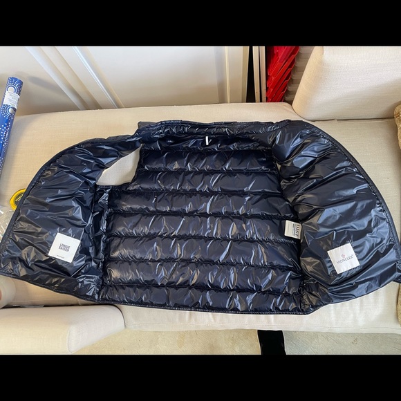 Brand New MONCLER VEST GUI Size 6 (Adult Moncler size) - Picture 5 of 6